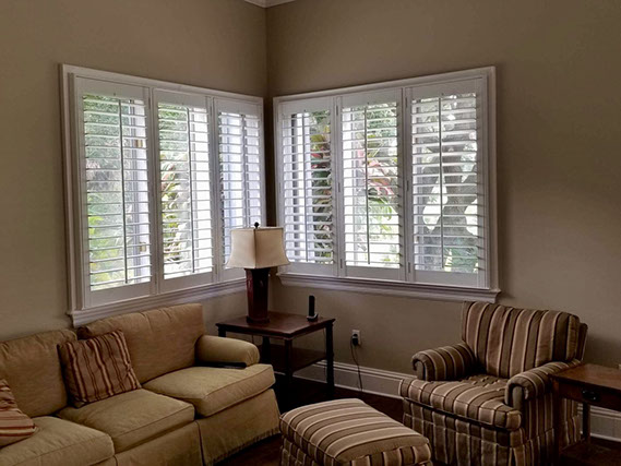 corner living room blinds